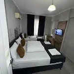 Hotell Oezguer Family