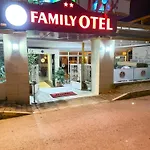 Oezguer Family